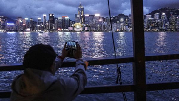 Serunya Berlayar Mengelilingi Victoria Harbour Hong Kong