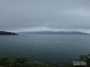 Sensasi Mendaki Demi Melihat Danau Tertinggi di Asia Tenggara