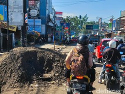 Perbaikan Trotoar-Drainase Sumbang Kemacetan di Lembang Saat Libur Panjang