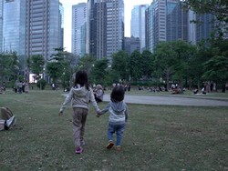 TFR Terus Merosot, 2050 RI Didominasi Penduduk Lansia