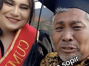 Viral Kisah Haru Sopir Truk Berhasil Kuliahkan Anak hingga S-1 dan Cumlaude