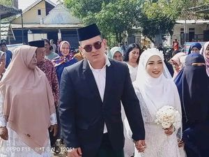 Viral, Hajatan Nikah Bule AS di Dompu Pakai Tenda Biru Viral, Hajatan Nikah Bule AS di Dompu Pakai Tenda Biru