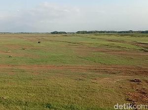 Waduk Cipancuh Jadi Magnet Wisatawan Meski Airnya Surut Waduk Cipancuh Jadi Magnet Wisatawan Meski Airnya Surut