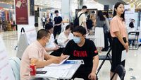 Warga China Serbu Bursa Kerja di Mal Beijing