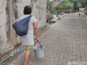 Kisah Warga Jabungan Semarang Antre Air di Masjid Meski Tak Kekeringan