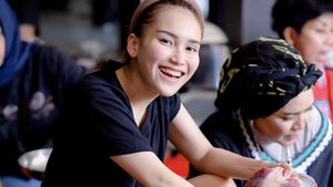10 Potret Artis Rayakan Idul Adha, Makan Bareng dan Bagi-bagi Daging Kurban