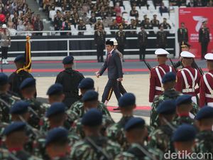 Foto-foto Jokowi jadi Inspektur Upacara di HUT Bhayangkara ke-77 Foto-foto Jokowi jadi Inspektur Upacara di HUT Bhayangkara ke-77