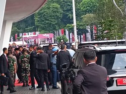 Jokowi hingga Prabowo Tiba di GBK, Hadiri Upacara Hari Bhayangkara Ke-77