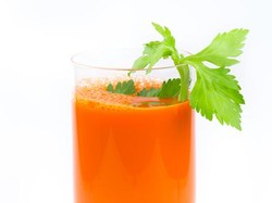 Rutin Minum Jus Wortel dan Daun Ketumbar, Bisa Bikin Wajah Glowing