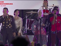 Kapolri Nyanyi Ku Tak Bisa Bareng Slank di Hari Bhayangkara Ke-77