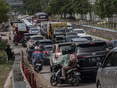 Jalur Wisata Anyer Macet Parah Sepanjang 5 Km