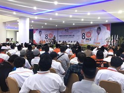 Salim Segaf Beri Arahan Pemenangan Pemilu 2024 ke Ribuan Kader PKS se-NTB