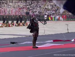 Kala Kopassus hingga Kopaska Ikut Terjun Payung Ramaikan HUT Polri ke-77