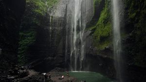 Libur Idul Adha, Air Terjun Madakaripura Ramai Wisatawan