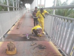 Sempat Bolong, Lantai JPO Daan Mogot Km 12 Jakbar Kini Sudah Ditutup