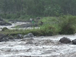 Lima Warga Lumajang Terjebak Banjir Lahar Dingin Semeru
