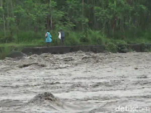 Banjir Lahar Gunung Semeru Terjang Wisata Air Terjun di Lumajang Banjir Lahar Gunung Semeru Terjang Wisata Air Terjun di Lumajang