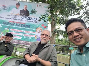 Bupati Bandung Ajak Iwan Fals Tanam Pohon di Kawasan Si Jalak Harupat