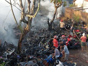 Tempat Barang Bukti Kendaraan di Pos Lantas Grogol Sukoharjo Terbakar