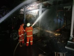 Garasi Ludes Terbakar, Mobil Hangus-Kerugian Rp 300 Juta