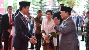 Momen Prabowo Dampingi Jokowi Hadiri HUT ke-77 Polri di GBK