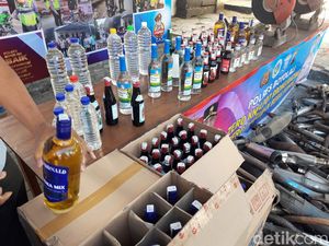 Polisi Bongkar Gudang Miras di Boyolali, Ribuan Liter Disita