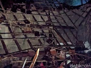 Detik-detik Ambruknya Rumah Warga Trenggalek Diguncang Gempa Bantul