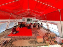 Trauma Gempa, Mbah Wakiman dan Istri Sakit Stroke Pilih Tidur Tenda