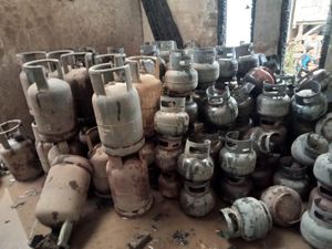 Tabung Gas Meledak, 3 Orang Terluka-Rumah Terbakar Tabung Gas Meledak, 3 Orang Terluka-Rumah Terbakar