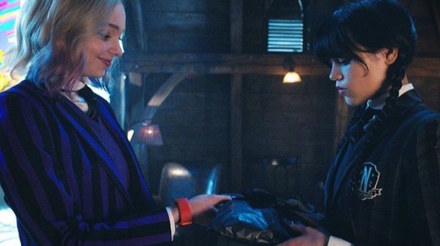 Wednesday dan Emmy/Foto: Instagram.com/wednesdaynetflix Alasan Wednesday Adams cocok jadi role model bagi anak perempuan