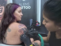 Kisah Seniman Tato Merajah Dada hingga Area Selangkangan