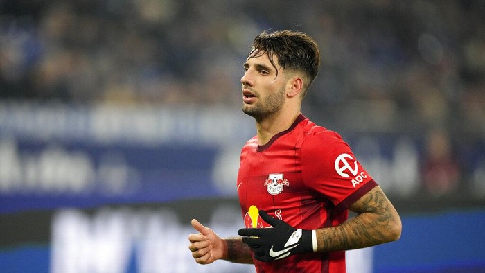 Leipzigs Dominik Szoboszlai plays during the German Bundesliga soccer match between FC Schalke 04 and RB Leipzig at the Arena in Gelsenkirchen, Germany, Tuesday, Jan. 24, 2023. (AP Photo/Martin Meissner)