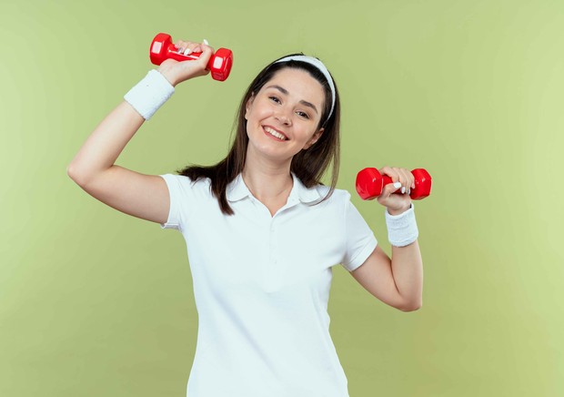 Ilustrasi angkat beban/Foto: Freepik/Stockking