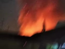 Kebakaran di Klender Padam, Damkar Lakukan Pendinginan