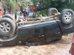 Pikap Kecelakaan di Kolaka Utara, 1 Penumpang Tewas Tertindih Mobil