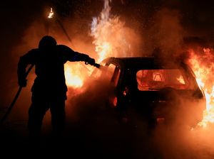Rumah Wali Kota di Prancis Dibakar Pedemo Rumah Wali Kota di Prancis Dibakar Pedemo