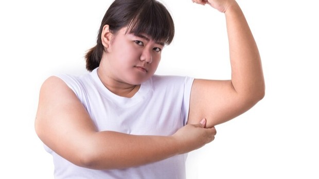 Lemak lengan atas/Foto: Freepik.com/phanuwatnandee Kesehatan tubuh berdasarkan jenis lemak