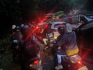 Jalan Poros Maros-Bone di Camba Macet 7 Km Malam Ini