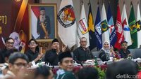 Momen KPU Gelar Pleno Rekapitulasi DPT Pemilu 2024