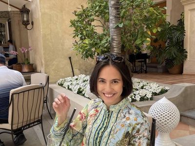 Momen Pevita Pearce Cicip Durian Pertama Kali hingga Ngemil di Kafe