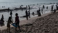 Wisata Pantai Anyer Padat di Momen Libur Idul Adha
