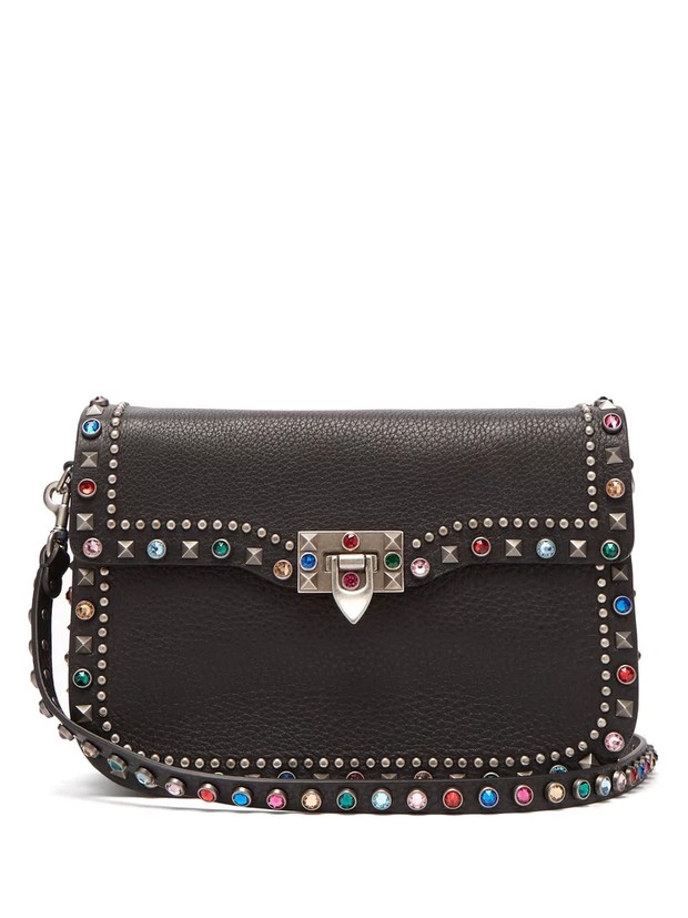 Pisces - Valentino Guitar Rockstud Rolling Leather Bag/Sumber: matchesfashion.com Pisces - Valentino Guitar Rockstud Rolling Leather Bag/Sumber: matchesfashion.com