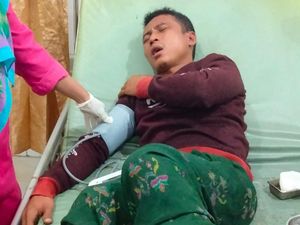 Pria di Gresik Babak Belur Dihajar Warga gegara Selingkuhi Istri Orang