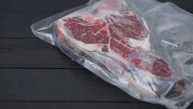 Simpan daging di freezer