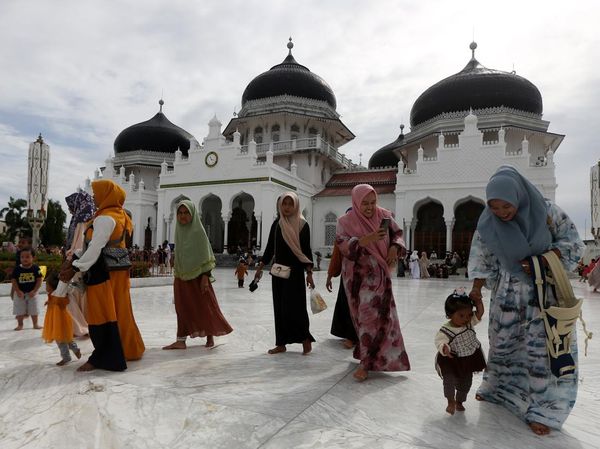 Wisata Religi Masjid Raya Baiturrahman Ramai