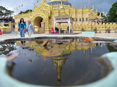 Terpukau Wisata Taman Alam Lumbini