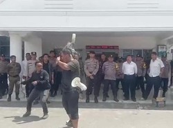 Aksi Pendemo di Kejari Tanjungbalai, Siram Bensin ke Badan gegara Status WA