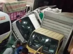 Dihantam Gelombang Tinggi, Truk-Motor Terguling dalam Kapal di Sumbawa