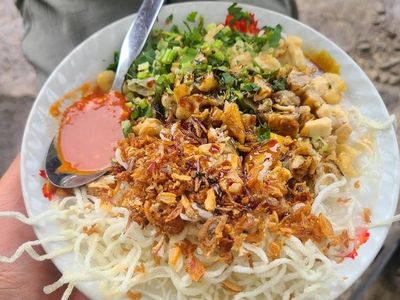 Nikmat! 20 Bubur Ayam yang Gurih Hangat Ada di Sini