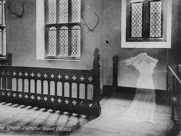 Foto Penampakan Hantu Menakutkan hingga Terlihat Konyol, Berani Lihat?